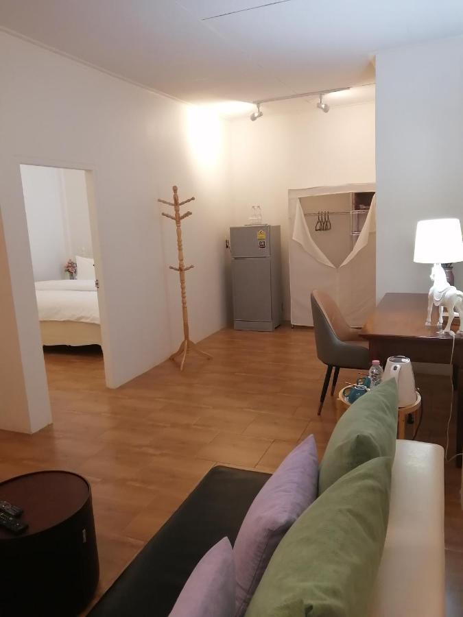 Rynn Hotel Trat Eksteriør billede