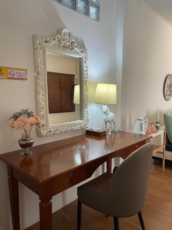 Rynn Hotel Trat Eksteriør billede