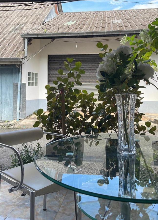 Rynn Hotel Trat Eksteriør billede